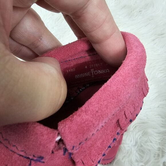 Minnetonka 4 Toddler Boots Hot pink Moccasins Fringe Slip On Soft Sole Booties - Picture 4 of 5